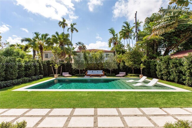 Foto del edificio - 4430 Royal Palm Ave
