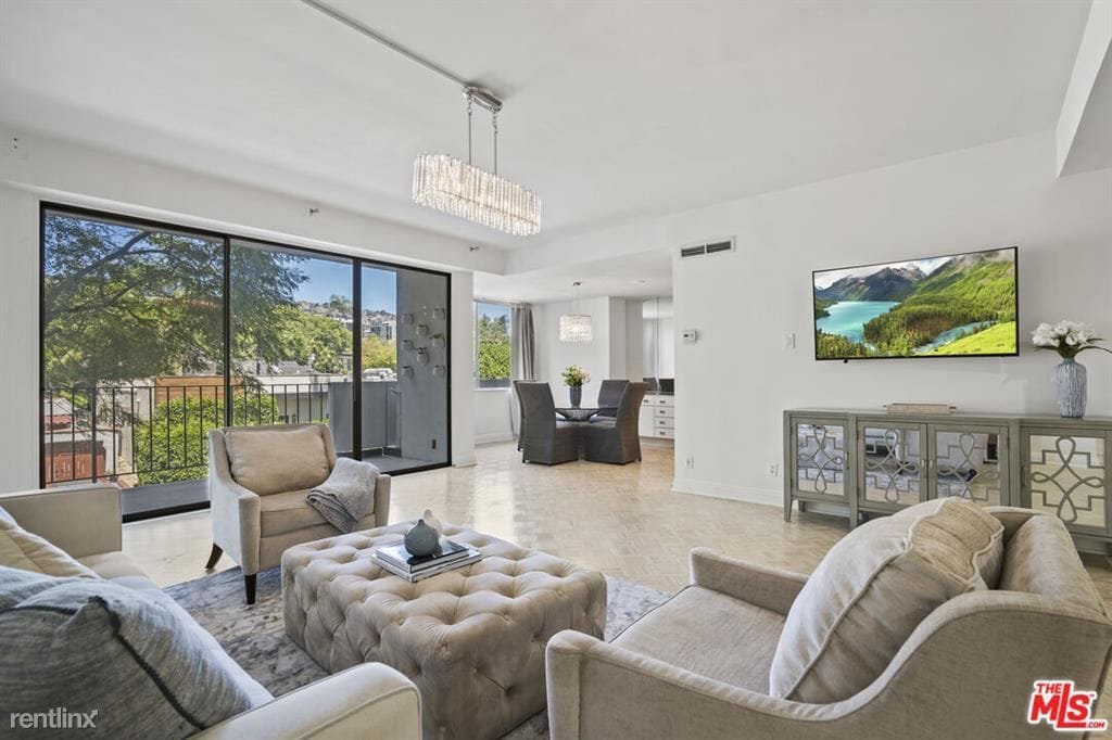 Primary Photo - 2 br, 2 bath Condo - 818 N Doheny Dr Apt 205