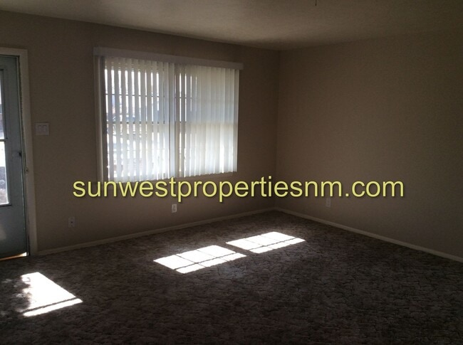 Foto del edificio - 3 Bedroom, 1.5 Bath House with 1 Car Garage and Fenced Backyard