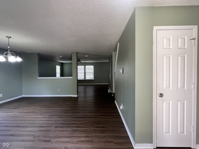 Building Photo - 10400 Hickory Hill Dr
