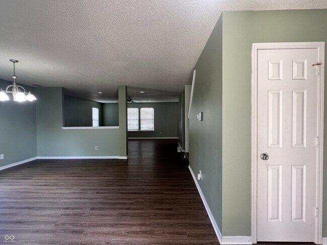 Foto del edificio - 10400 Hickory Hill Dr