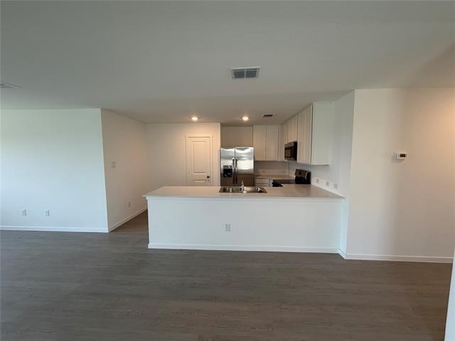 Building Photo - 624 W Criner St