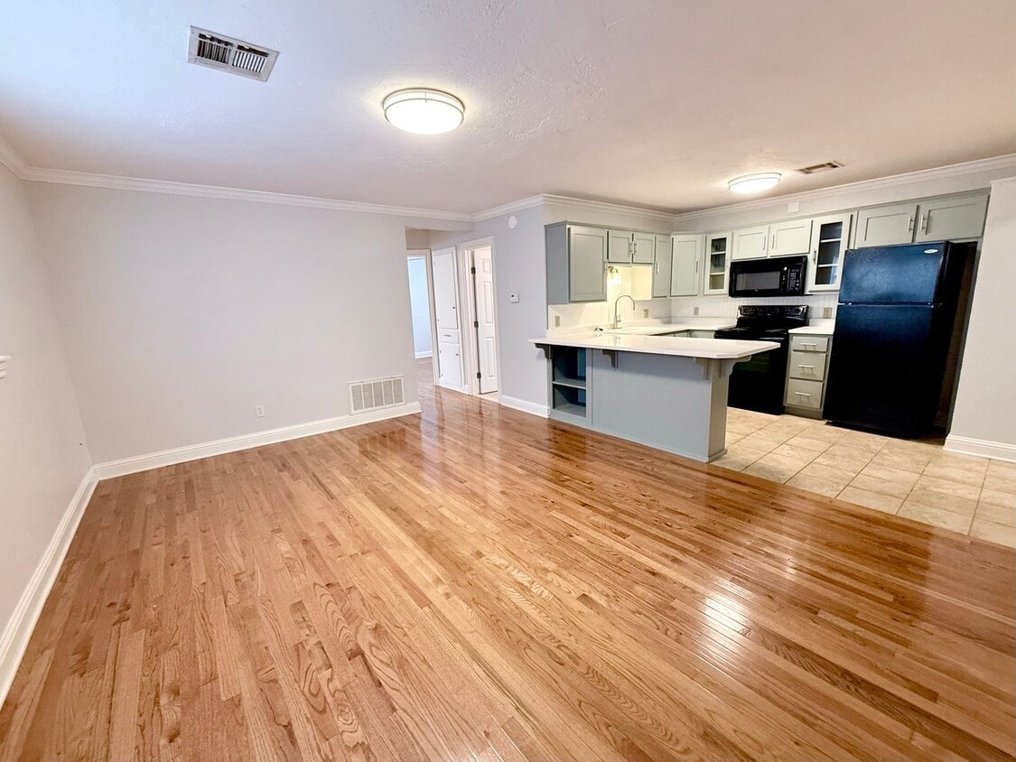 MOVE-IN SPECIAL: Beautiful 2BD 1BA, Stand-Alone Apartment in Historic Crown Heights!!! - MOVE-IN SPECIAL: Beautiful  2BD 1BA, Stand-Alone Apartment in Historic Crown Heights!!!