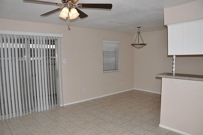 Building Photo - 8488 Ariel St