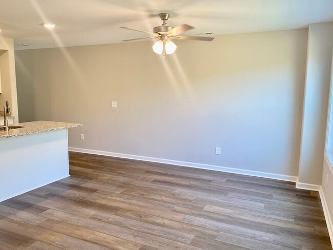 Foto del edificio - 943 Center Rd