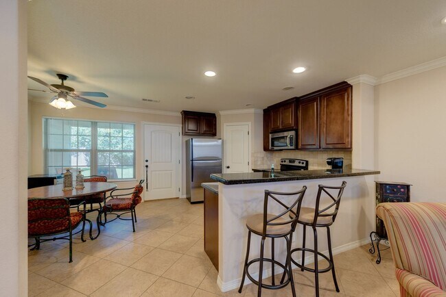 Building Photo - August 2025 Move In! Beautiful Duplex with...