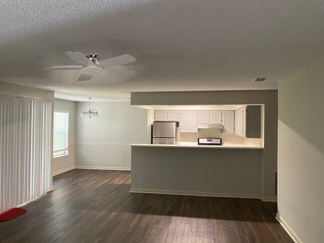 Foto del edificio - 6036 Coventry Cir