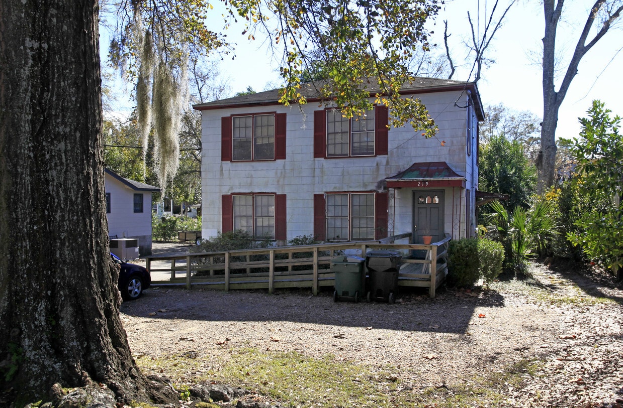 Building Photo - 219 E 6th Ave