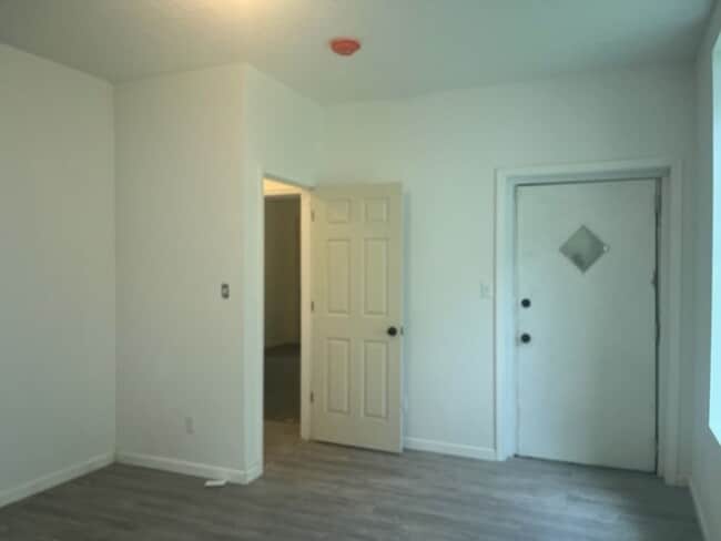 Building Photo - 537 S 4th St