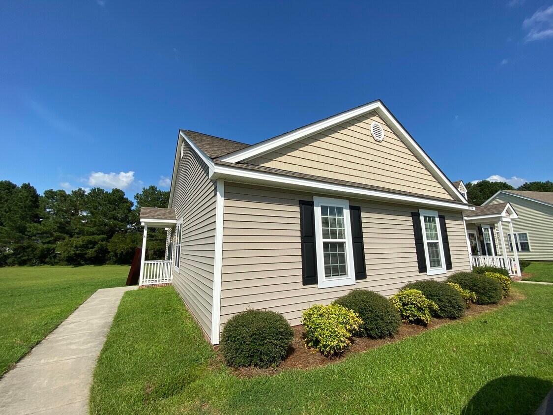 Primary Photo - 3310 Whitlock Dr N