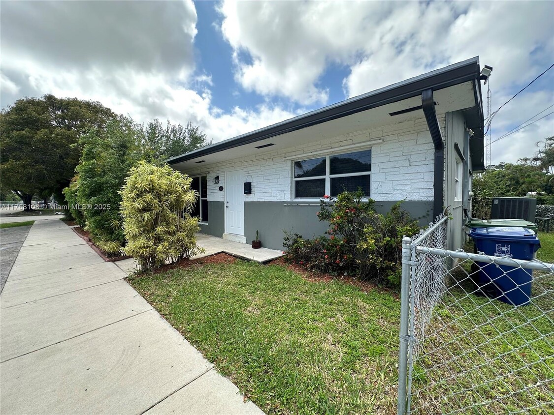 Foto principal - 402 SW 8th St