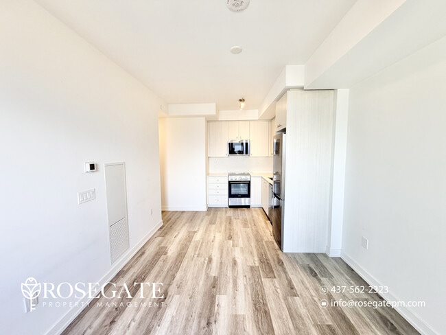 Photo du bâtiment - Modern 1 Bedroom + Den Condo with Parking, Internet & Private Balcony in Kitchener