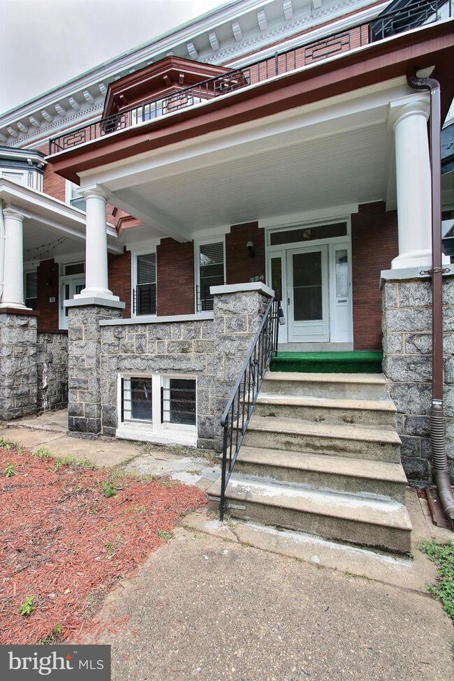 Building Photo - 324 E 33rd St