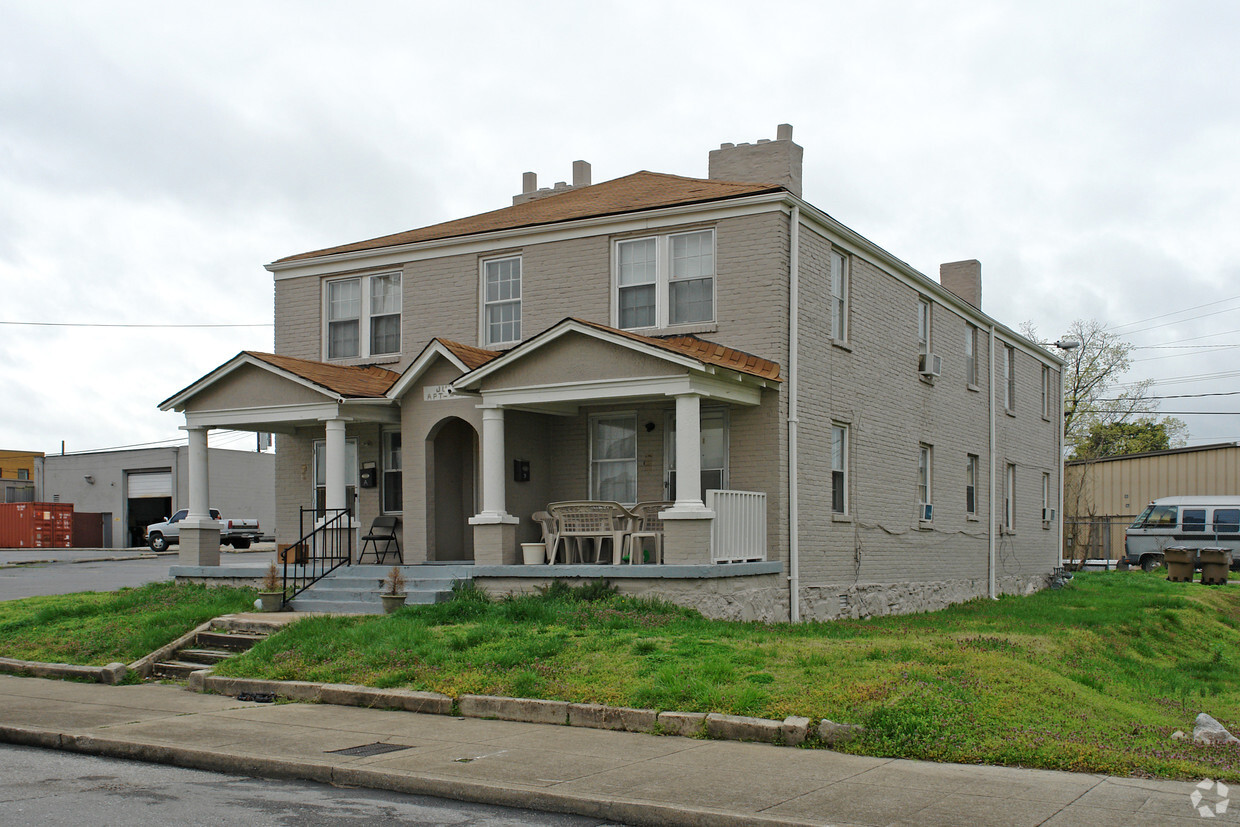 Primary Photo - Junior Apartments