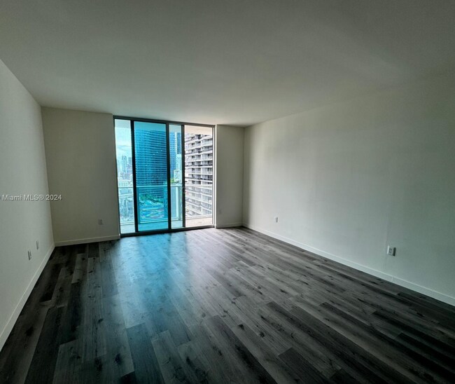 Building Photo - Spacious 1 Bedroom / 1 Bathroom residence at Millecento Condo