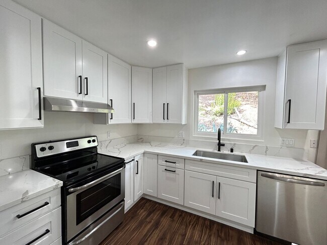 Foto del edificio - 5749 E Creekside Ave