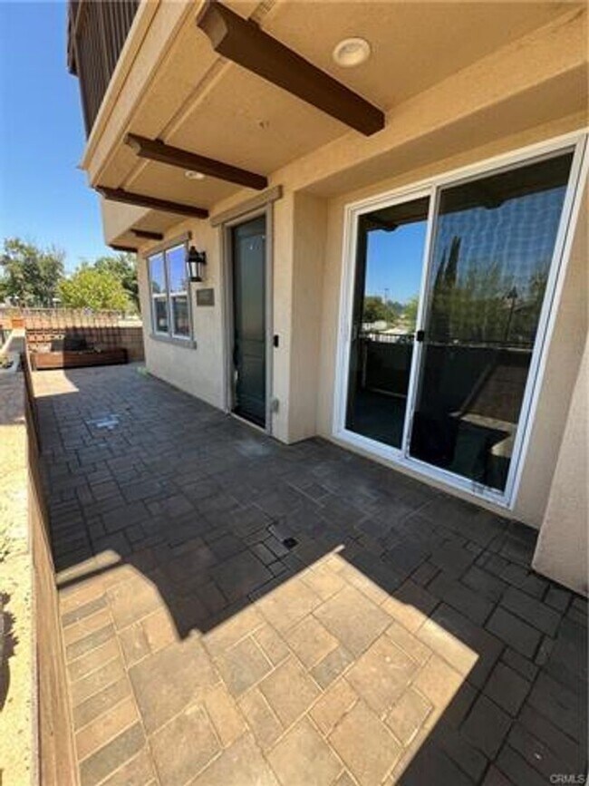 Building Photo - Temecula Home in desirable gated community!