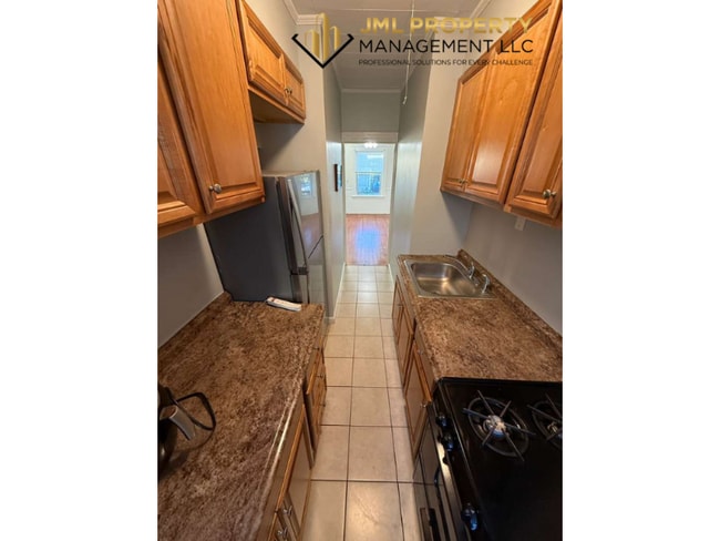 Building Photo - 121 Irving St