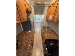 Building Photo - 121 Irving St