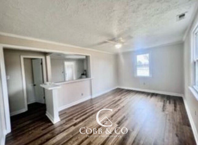 Foto del edificio - 3 Bedroom Home on 1.23 Acres with Detached Garage in Goochland – $1,750/mo