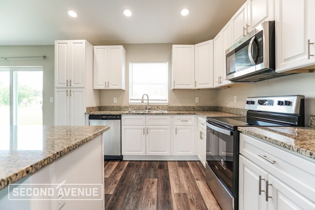 Building Photo - 576 Marion Oaks Manor