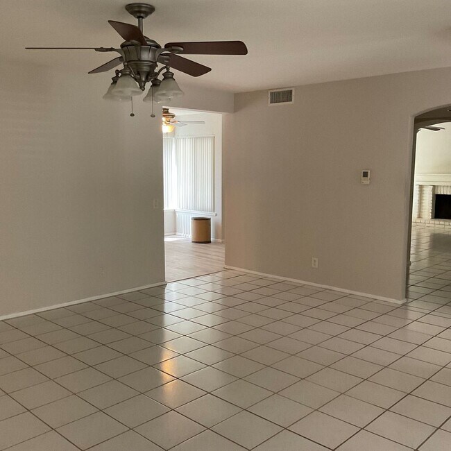 Building Photo - Corona Home | 4 Bedroom | 3 Bathroom