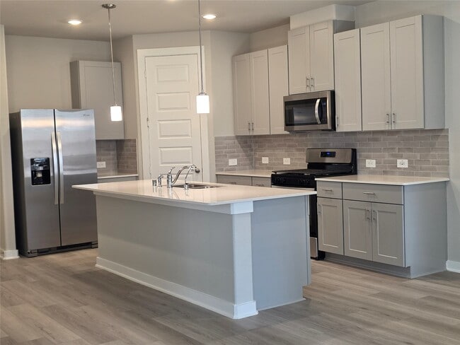 Foto del edificio - 4114 Glowing Hearth Dr