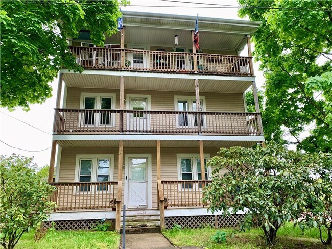 Foto del edificio - 80 Sayles Hill Rd