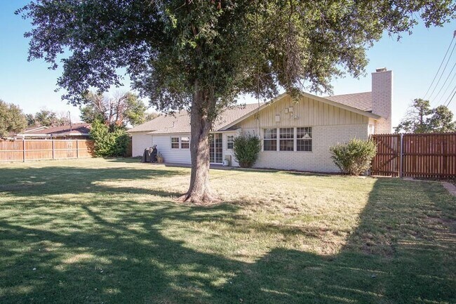 Foto del edificio - 3 bed 2 bath Single family Home COMING SOO...