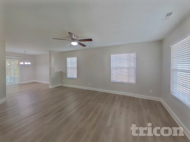 Foto del edificio - 5308 Tucker Phillips Dr