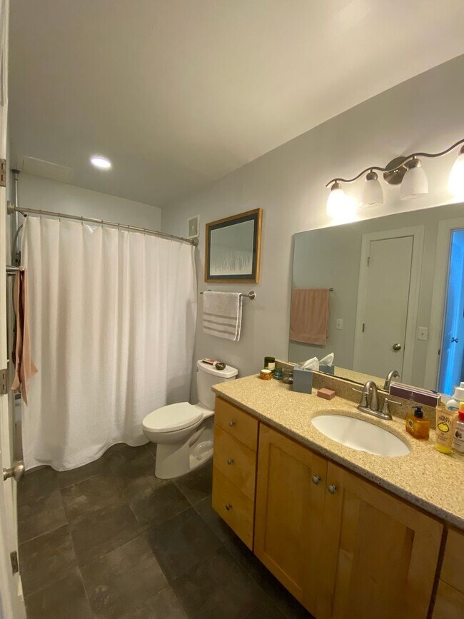 Foto del edificio - 246 White Bridge Rd