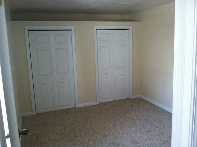 Building Photo - Luxury Home - South Side Flats