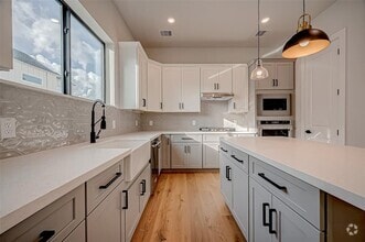 Building Photo - 1222 W 24th St
