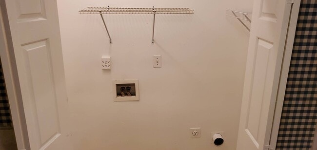 Building Photo - 5 Silver Spur Ct