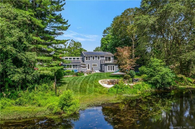 Foto del edificio - 320 Partridge Ln