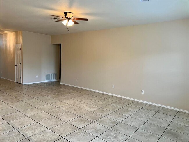 Building Photo - 12032 Timber Heights Dr