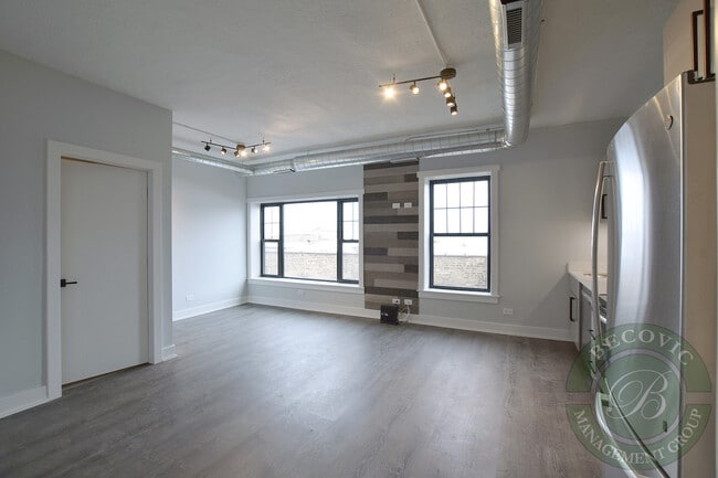 Photo - 7645 N Sheridan Rd (Chicago, IL) Apartments