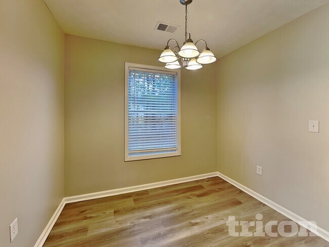 Building Photo - 15 Thrasher Rd