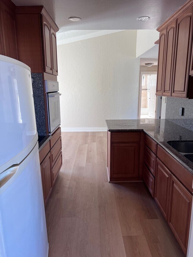 Foto del edificio - BEAUTIFUL RANCH STYLE HOME IN DESIREABLE SAN LORENZO, FRONT & BACK YARDS, SPACIOUS AND BRIGHT!!!