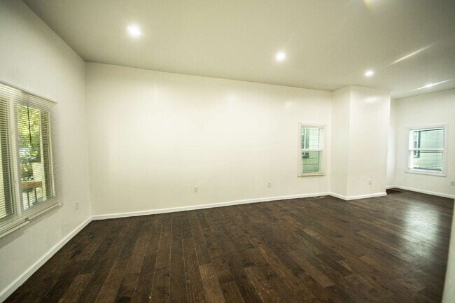 Foto del edificio - Multi-unit Building