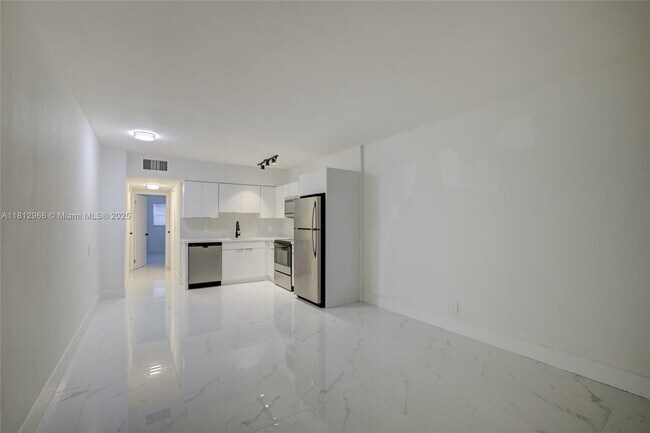 Foto del edificio - 1740 Funston St