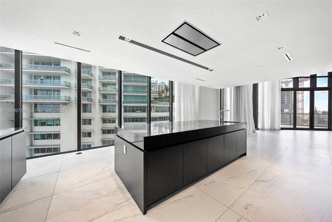 Building Photo - 1000 Biscayne Blvd