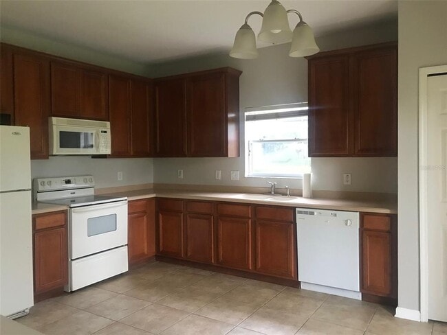 Foto del edificio - 420 Moss View Cir