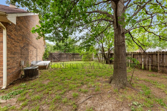 Building Photo - 1837 S Stacey St