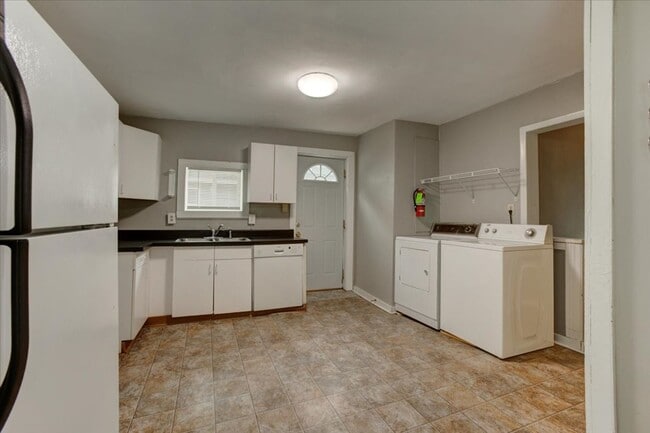 Building Photo - 3 Bedroom 1 Bath House - Menomonie