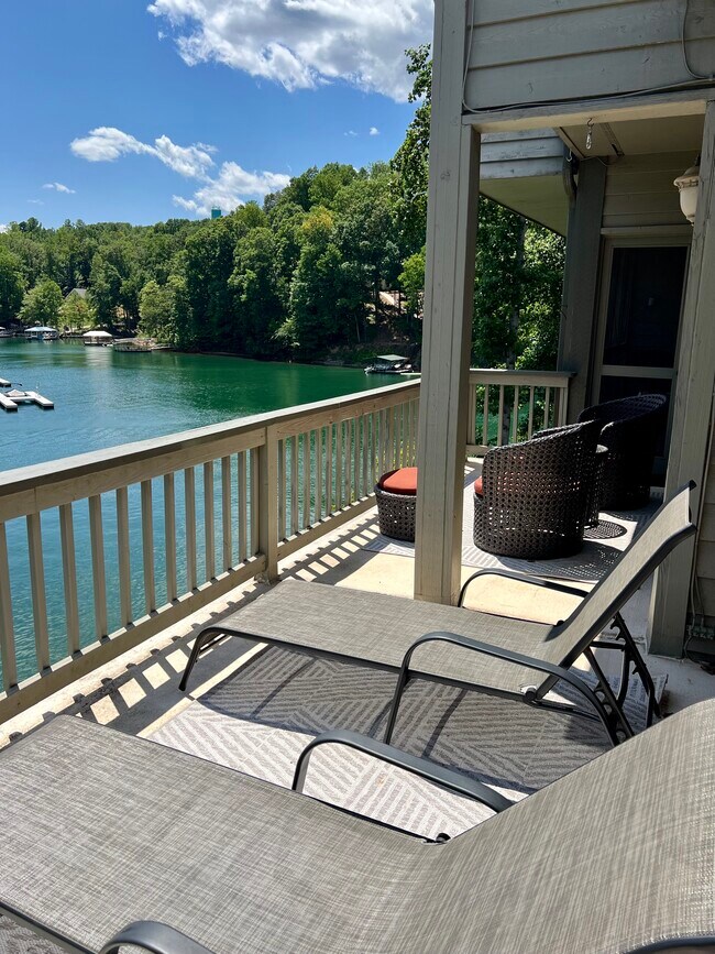 Foto del edificio - 704 Loran Pointe Cir