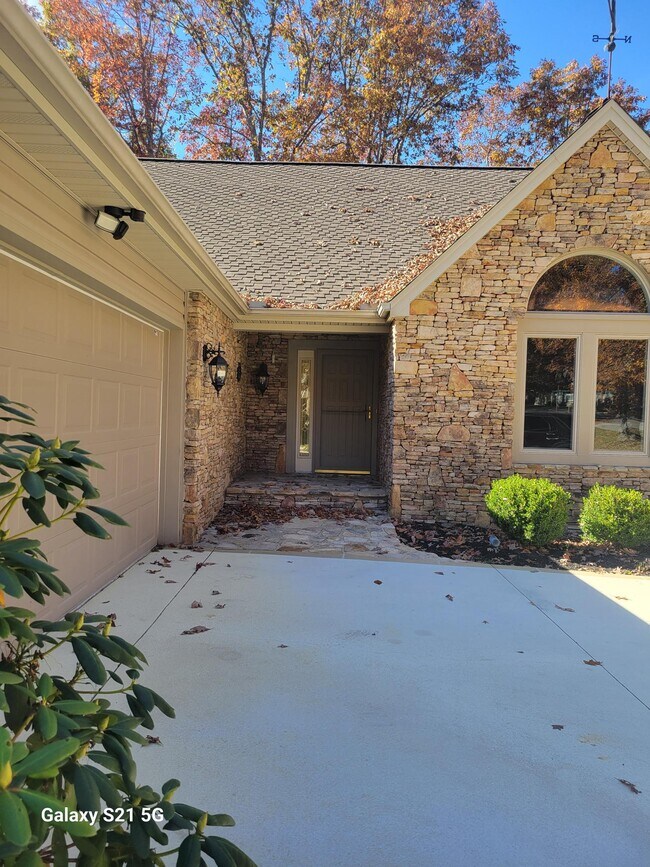 Foto del edificio - 148 Lakewood Dr