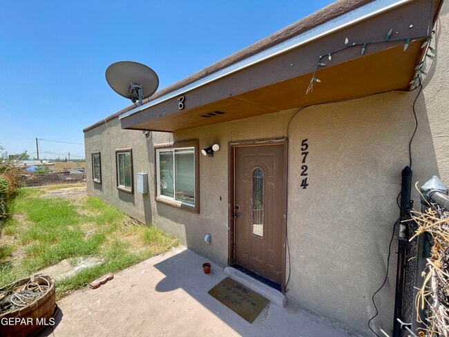 Building Photo - 5724 Ybarra Ct