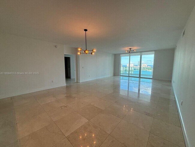 Foto del edificio - 3301 NE 183rd St