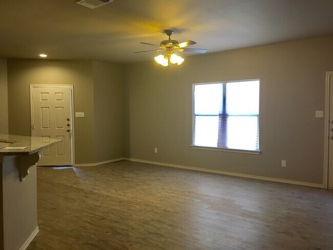 Building Photo - 1105 Preston Trails